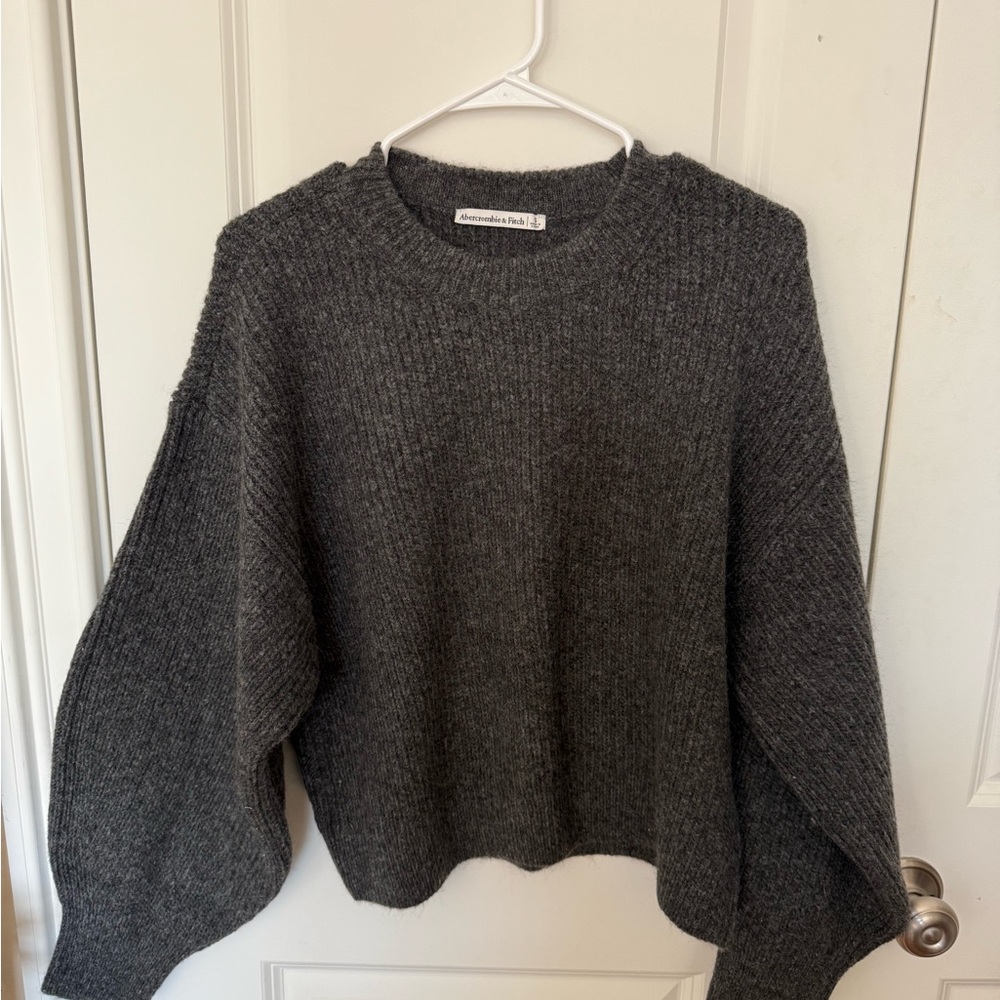 Abercrombie & Fitch Gray Crew Neck Sweater